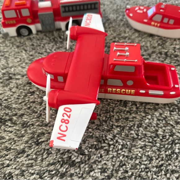 Red Rescue Vehicle Play Set - Picture 2 of 8